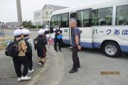 エコパークで職員お方がお迎えに来るようす