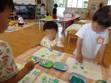 スタンプ遊びをしている写真