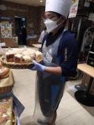 パン屋さんで働く様子