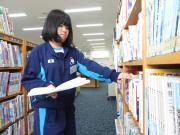 図書館で働く様子