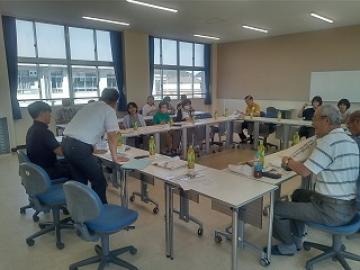 民生児童委員会で話し合う様子