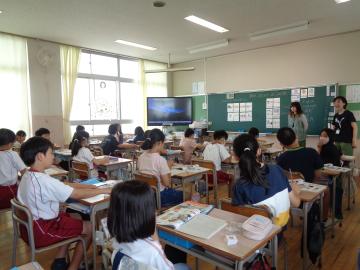 質問に答えておられます