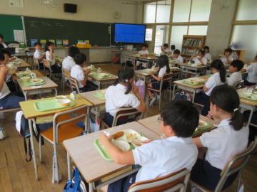 5年生の給食のようす