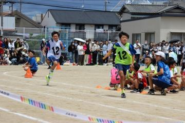 縦割りリレーのゴールシーン