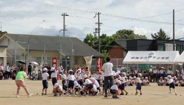 1年から3年生による玉入れ（白組）