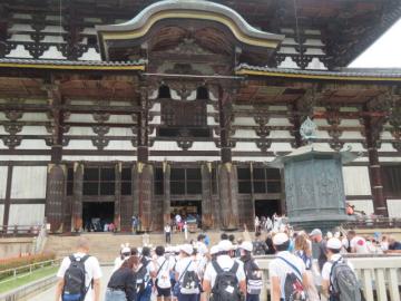 東大寺大仏殿の大きさにおどろく6年生