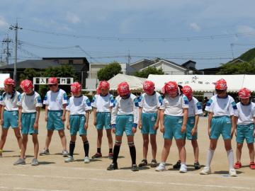 中学年のダンスの始まりのポーズ
