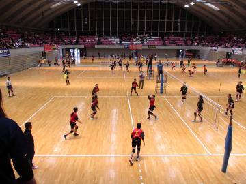 女子バレーの試合の様子