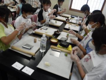八ッ橋体験のようす