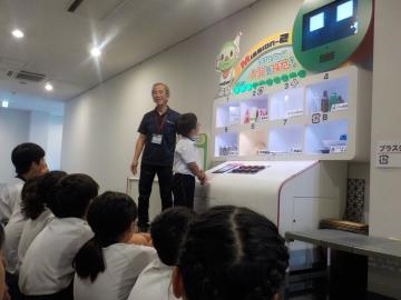 児童がミッションゲームを行っている様子