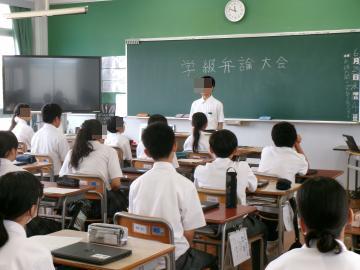 3組生徒が思いを堂々と述べている学級弁論です。