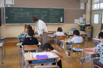 4年生図工の授業風景
