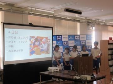 室内でリモートによる事業所ごとの発表をする生徒の様子