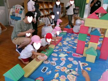 3歳4歳5歳児と親子でお店屋さんに参加しているところ