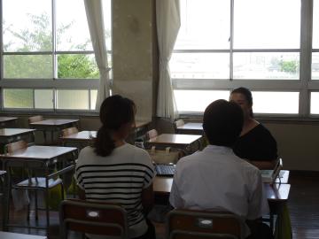 保護者会で話し合いをする様子