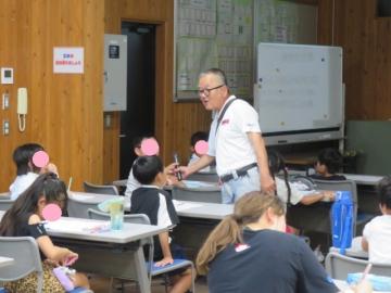 質問に答える3年生