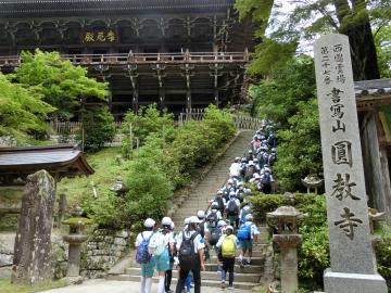 書写山圓教寺摩尼殿を見学しているところ