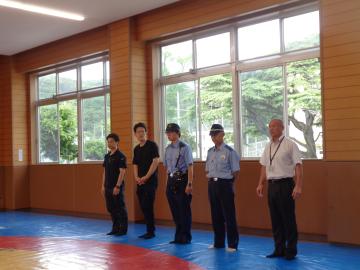 研修を終え、挨拶をする飾磨警察署の皆さん