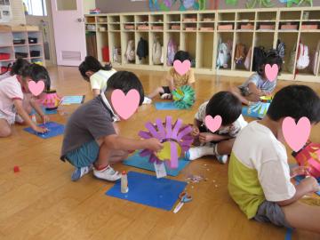 製作をしている写真