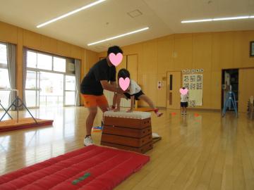 跳び箱をしている写真