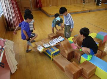 大型積み木で遊ぼう