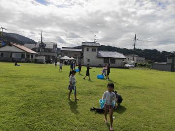 水遊びをしている様子