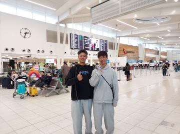 帰国前のアデレード空港での本校男子生徒