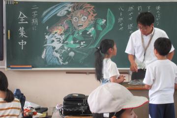 4年生、朝の教室の様子
