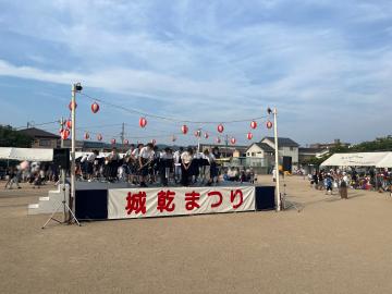 城乾まつりでの吹奏楽部の演奏2