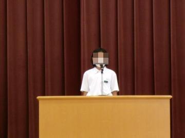 弁士が舞台上で演説しています6