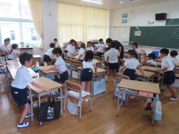 せきがえをする1年生