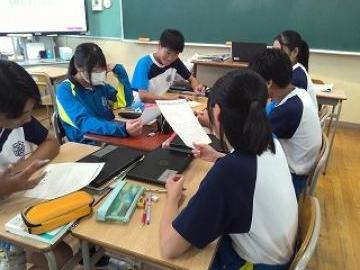 グループ学習ををする様子