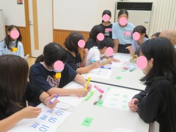 班札をつくる食事係