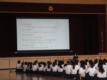 講義を聴く生徒の様子