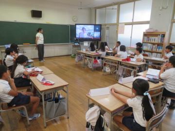 古知小3年生の自己紹介を聞く3年生