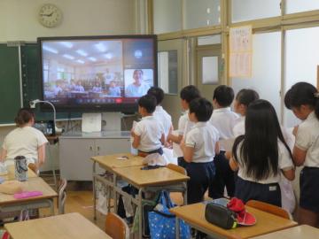 名前順にならんで自己紹介のスタンバイ