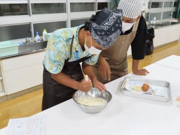 材料を混ぜる様子