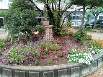 植え替えが終わった花壇