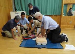 心肺蘇生法を行っています。