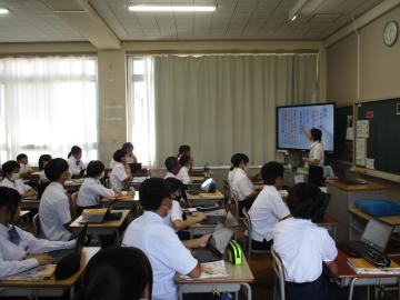 研究授業をする先生の様子