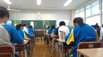 テスト勉強する生徒の様子