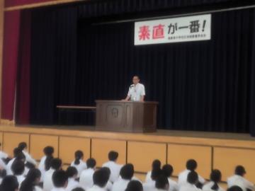 教頭先生が話をする様子