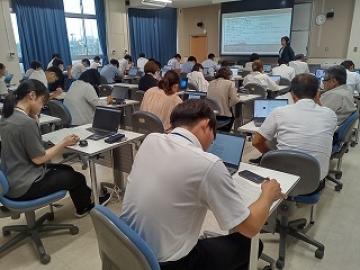 研修を受ける職員の様子