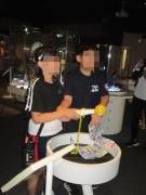 夜空に輝く星を観察