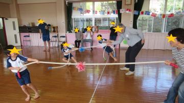 綱引き対決（子ども1人対大人1人）