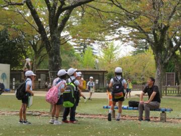 たんけん出発前の確認のようす