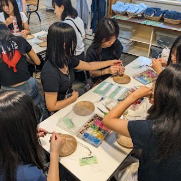 1組フォトフレーム作りの様子4