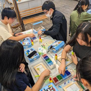 1組フォトフレーム作りの様子1