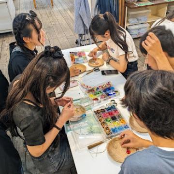 1組フォトフレーム作りの様子2