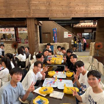 2組の琉球村北谷サンセットビーチでの様子2